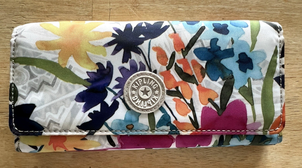 Kipling Multi Color Floral Wallet Tropical Print Gorgeous EUC Snap Closure